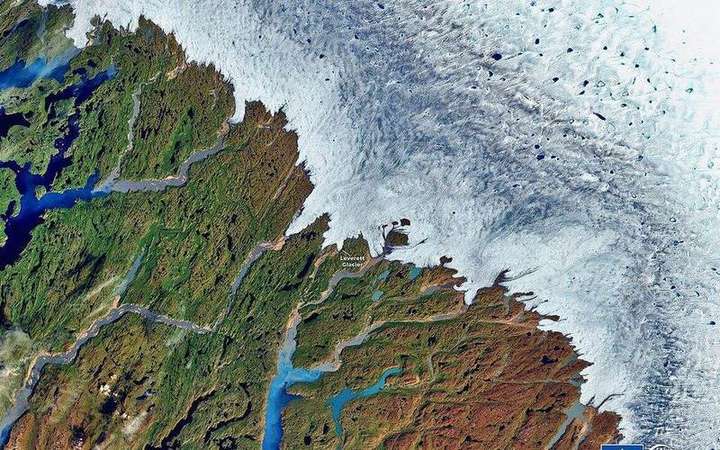 Albedo: a matching field photograph or official scientific figure.