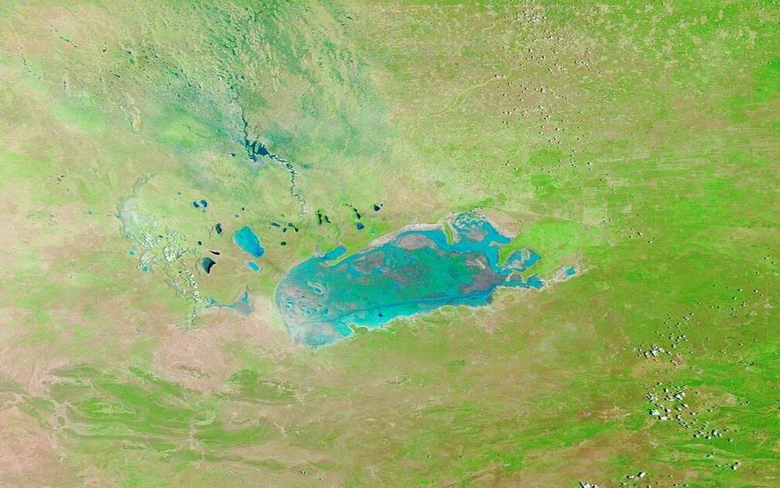 Field photograph or official scientific figure for teaching drainage basin.