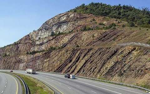 Syncline in the folds-faults lab — a TERMS crop, not the glossary plate and not the lab cover.