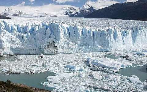 Moraine in the glaciers lab — a TERMS crop, not the glossary plate and not the lab cover.