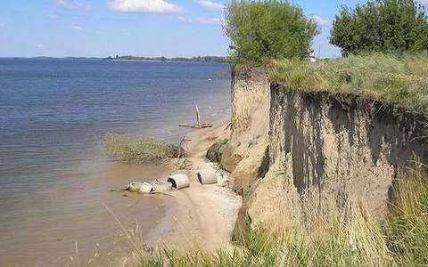 Gully in the soil-erosion lab — a TERMS crop, not the glossary plate and not the lab cover.