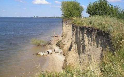 rill in the soil-erosion lab — a TERMS crop, not the glossary plate and not the lab cover.